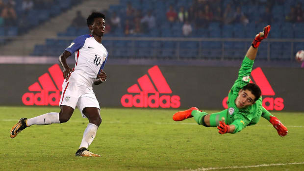 tim-weah-paraguay-usa.jpg